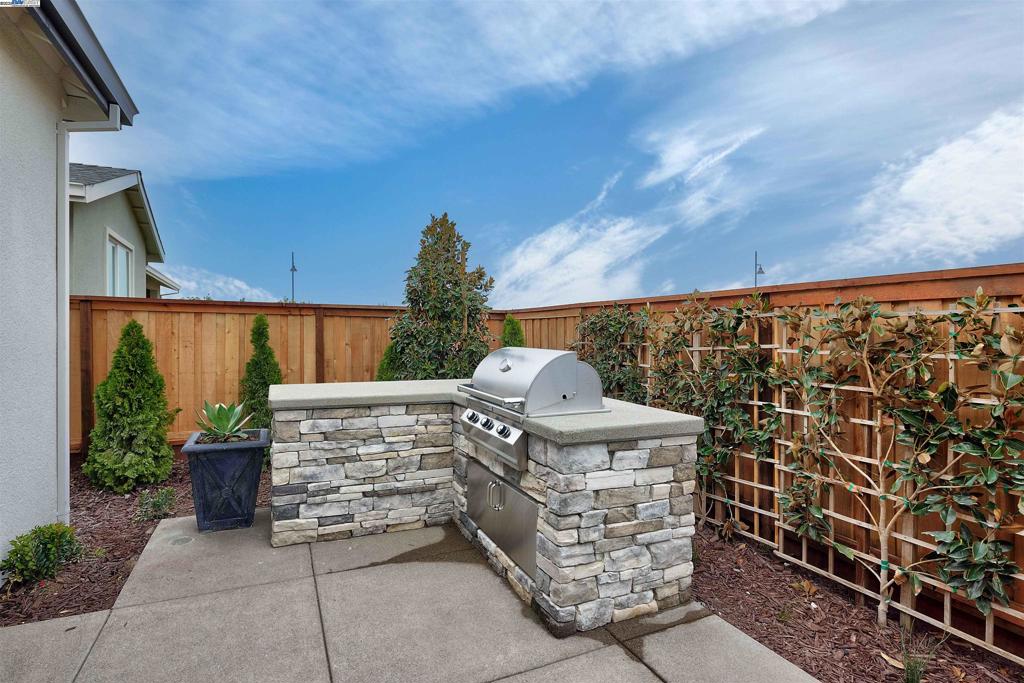 1371 Crescent Avenue, Manteca, CA 95336