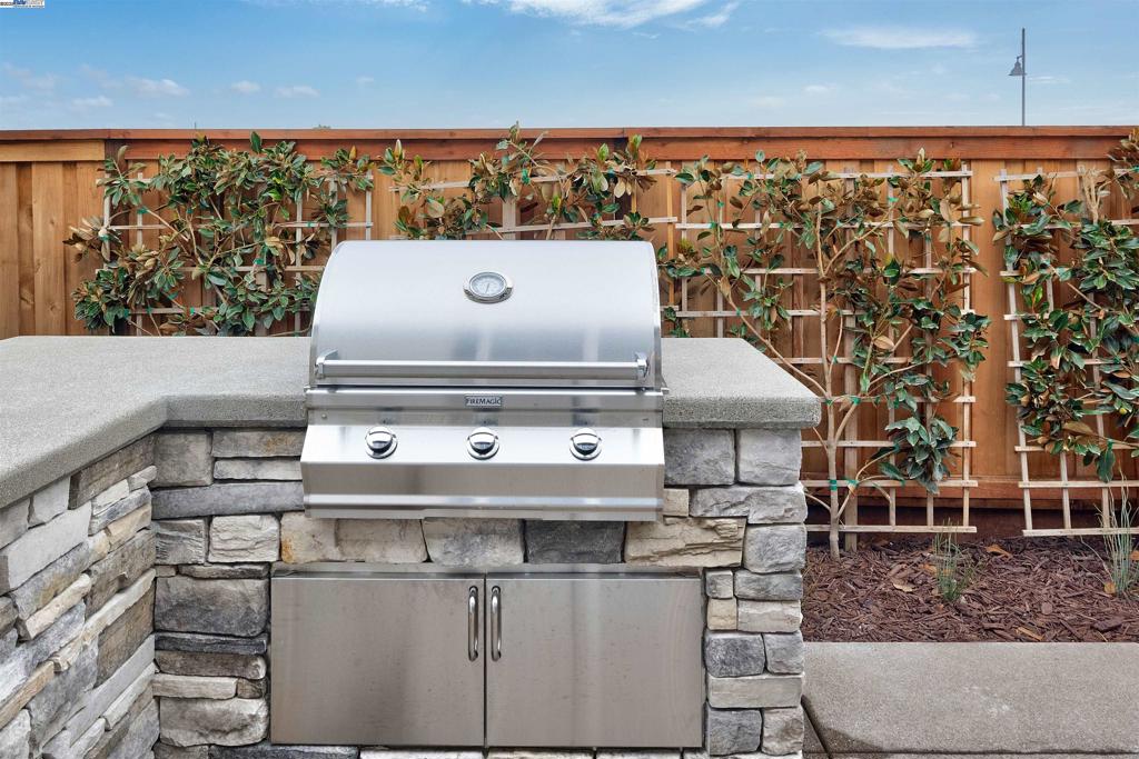 1371 Crescent Avenue, Manteca, CA 95336