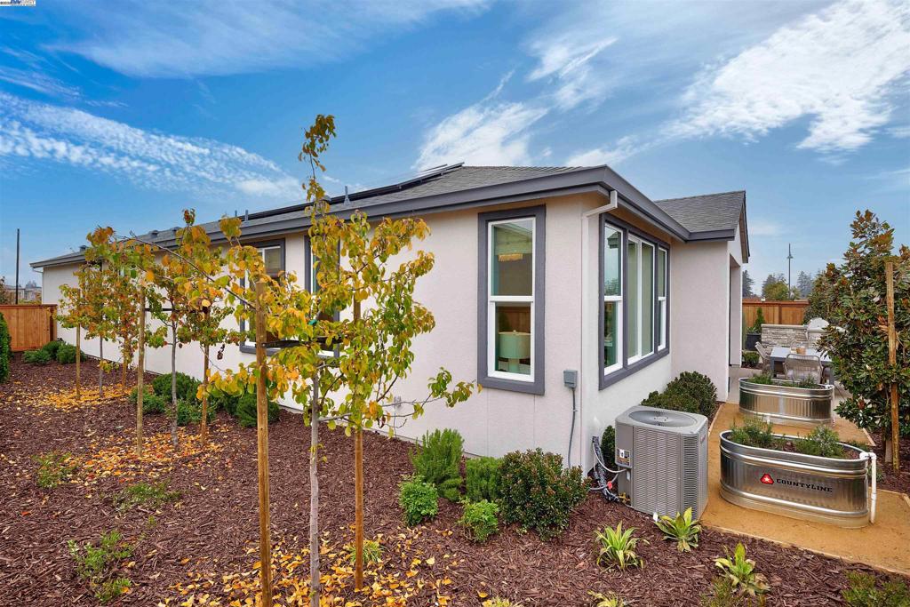 1371 Crescent Avenue, Manteca, CA 95336