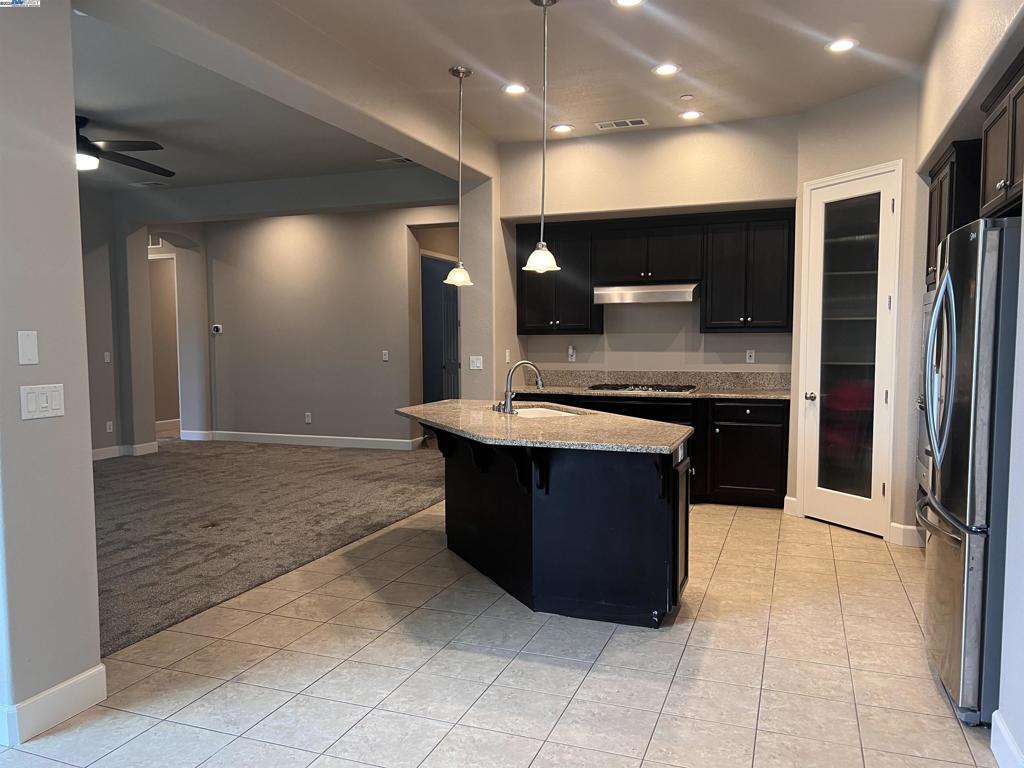 1110 Clearwater Creek Blvd, Manteca, CA 95336