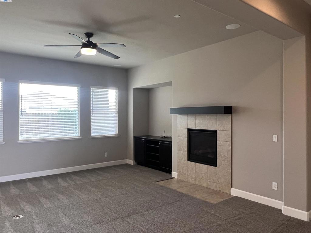 1110 Clearwater Creek Blvd, Manteca, CA 95336