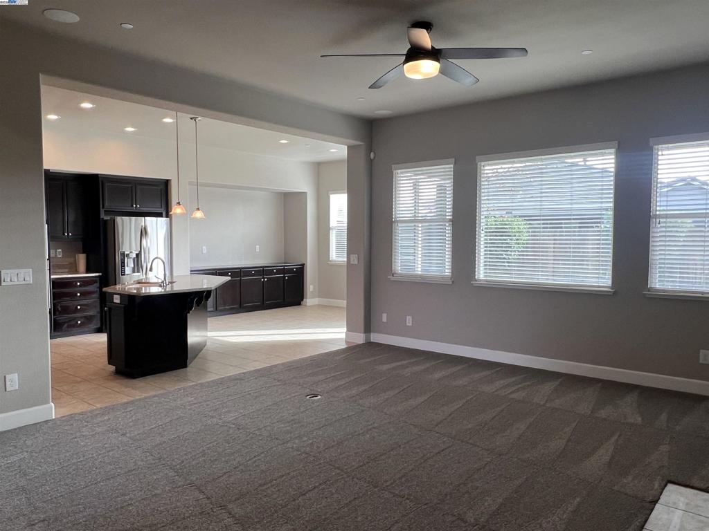 1110 Clearwater Creek Blvd, Manteca, CA 95336