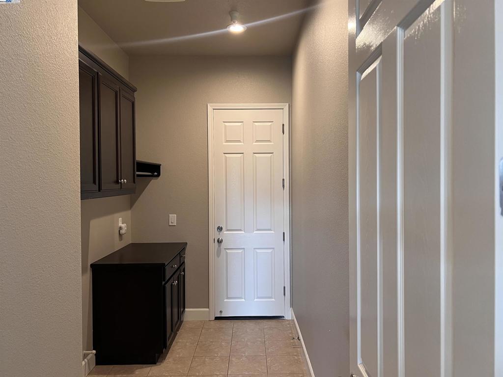 1110 Clearwater Creek Blvd, Manteca, CA 95336