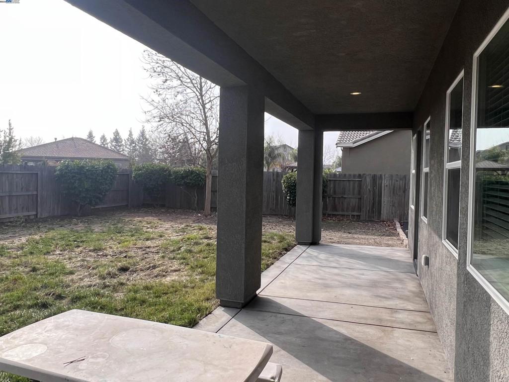 1110 Clearwater Creek Blvd, Manteca, CA 95336
