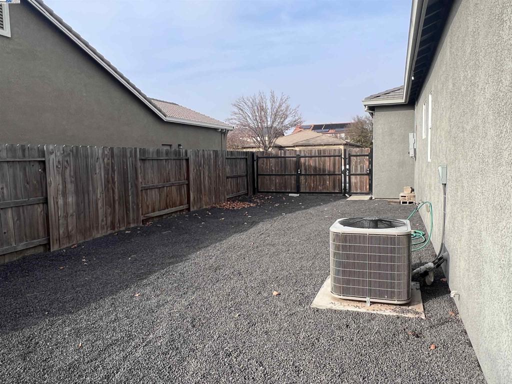 1110 Clearwater Creek Blvd, Manteca, CA 95336