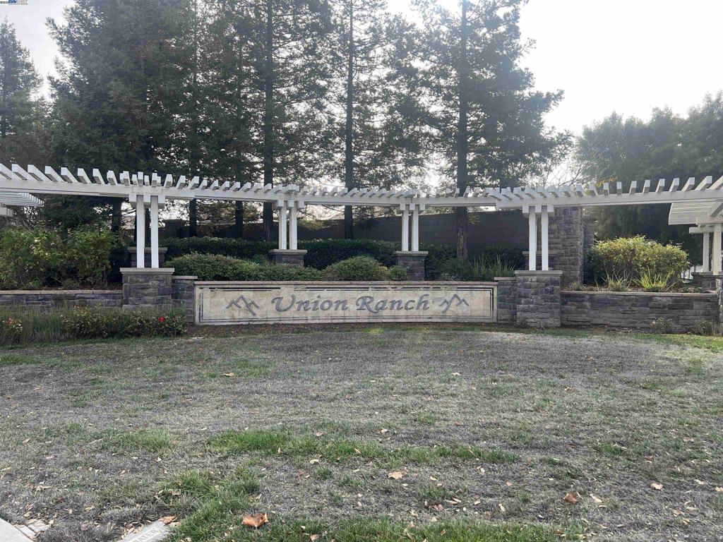 1110 Clearwater Creek Blvd, Manteca, CA 95336