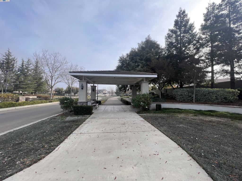 1110 Clearwater Creek Blvd, Manteca, CA 95336