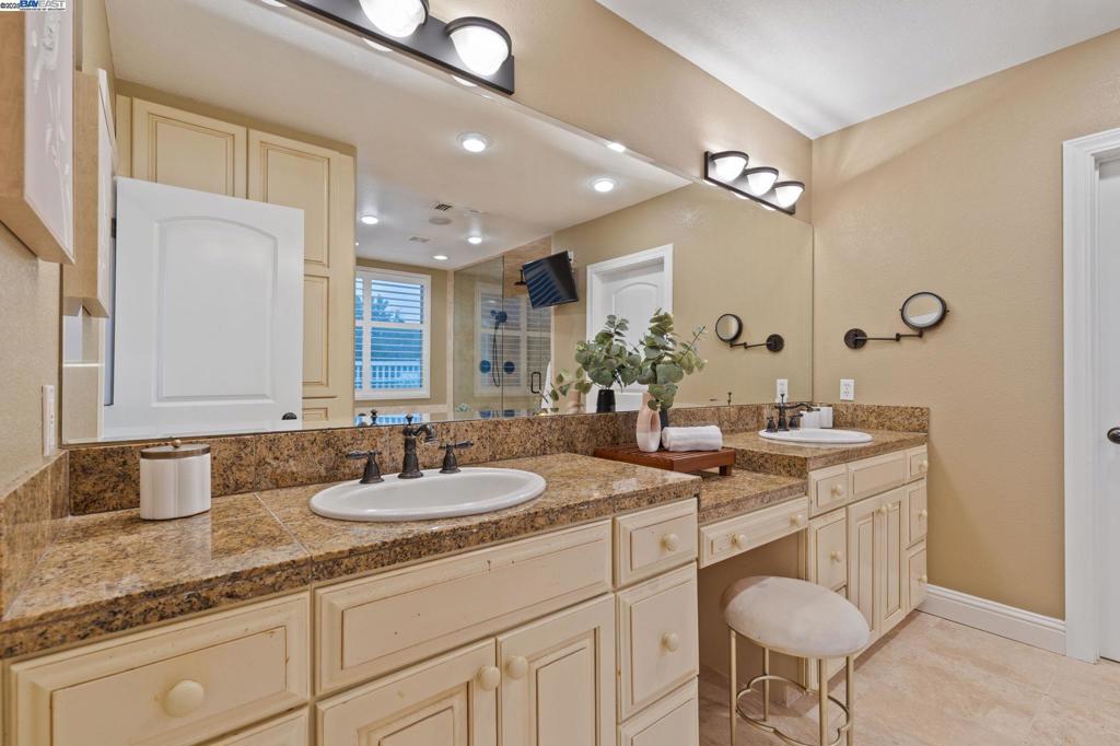 4719 Faith Home Rd, Ceres, CA 95307