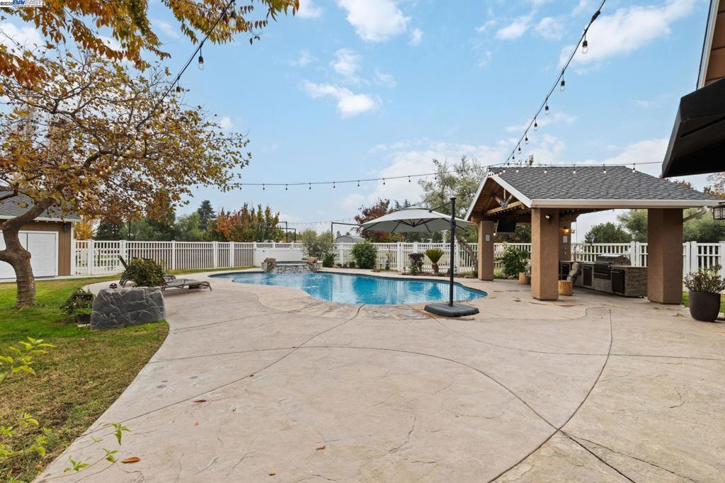 4719 Faith Home Rd, Ceres, CA 95307