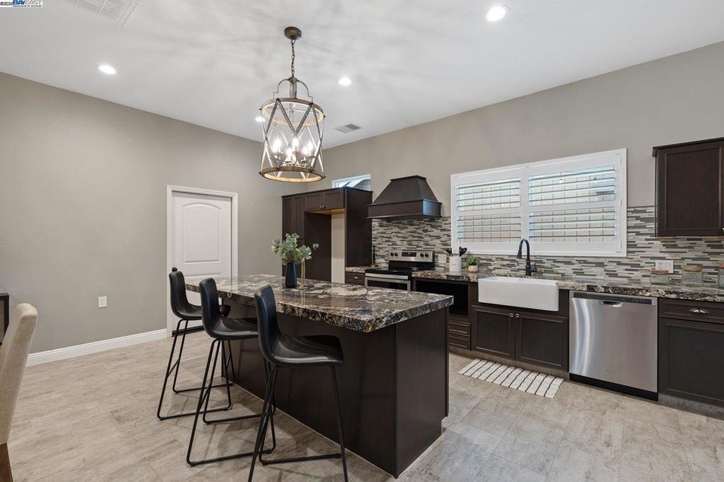 4719 Faith Home Rd, Ceres, CA 95307