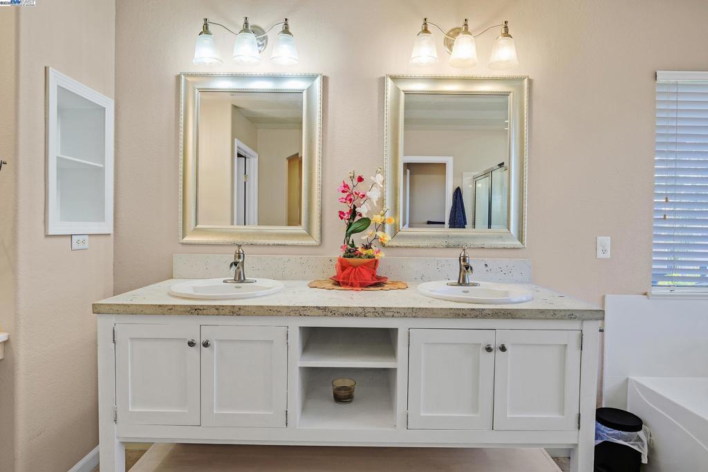 1419 Nubian St, Patterson, CA 95363