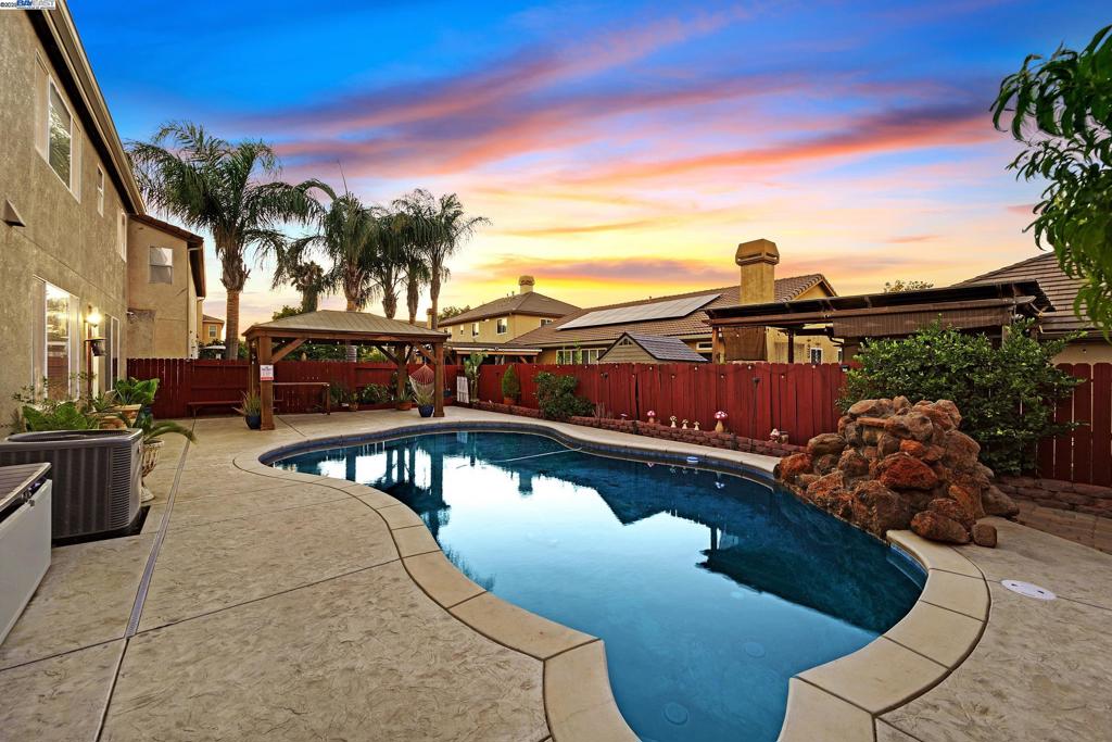 1419 Nubian St, Patterson, CA 95363