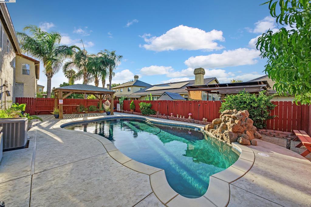 1419 Nubian St, Patterson, CA 95363