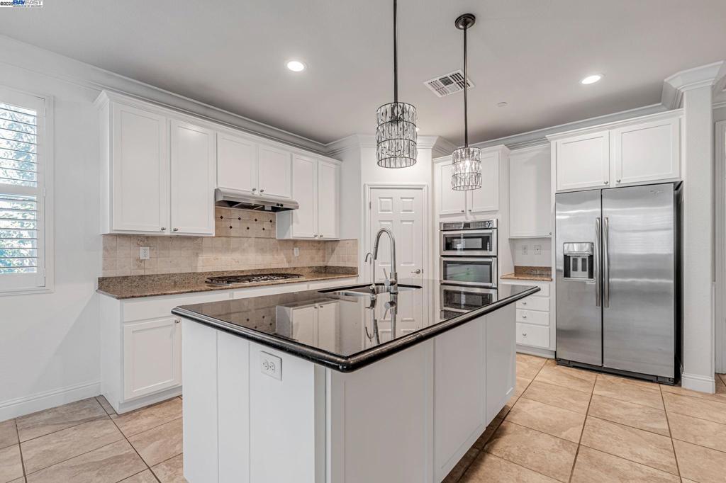 2491 Redbud Way, Manteca, CA 95336