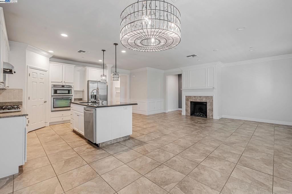 2491 Redbud Way, Manteca, CA 95336