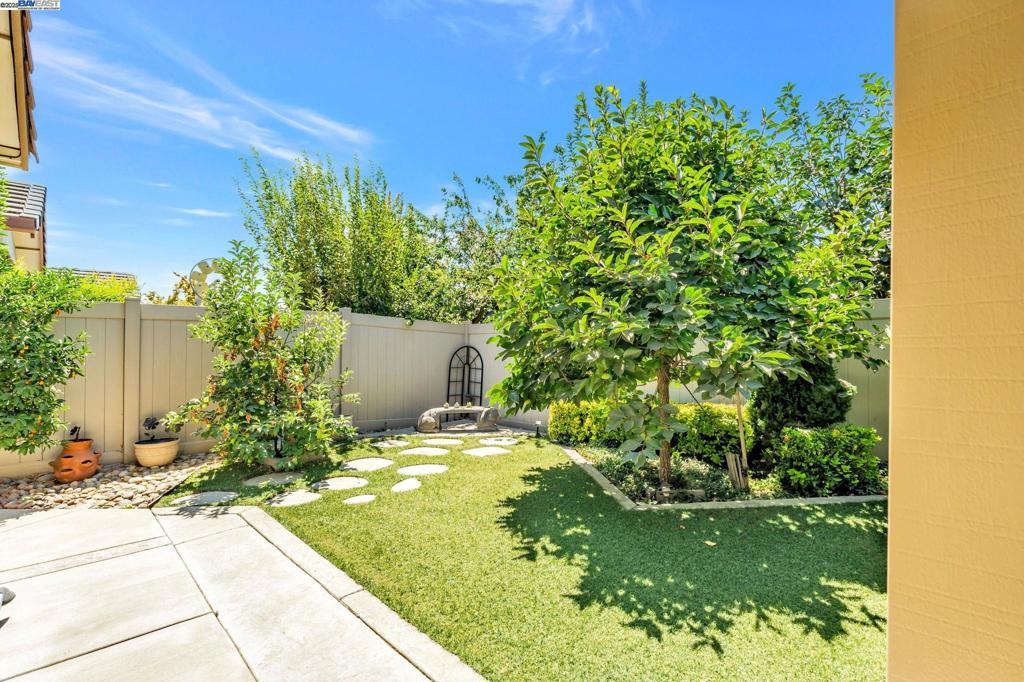 2491 Redbud Way, Manteca, CA 95336