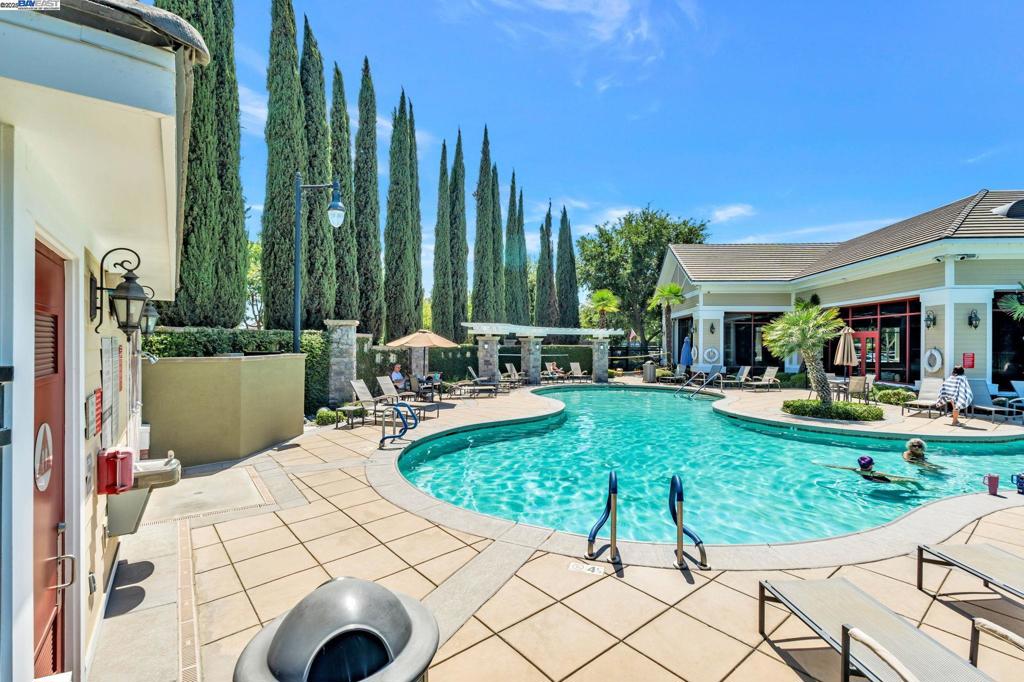 2491 Redbud Way, Manteca, CA 95336