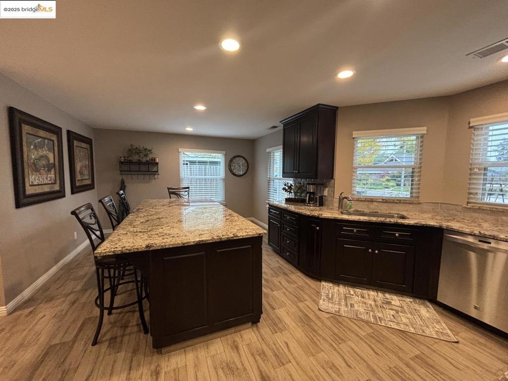 1740 S Teddy ST, Visalia, CA 93277