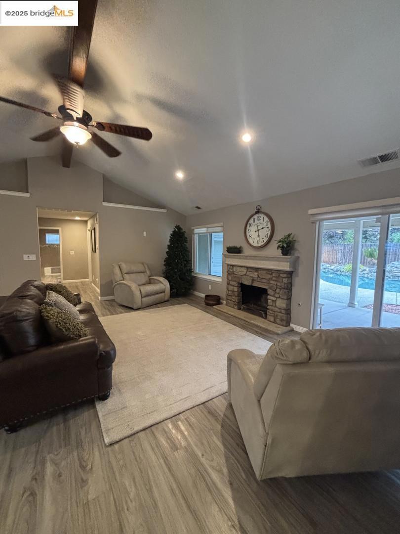 1740 S Teddy ST, Visalia, CA 93277