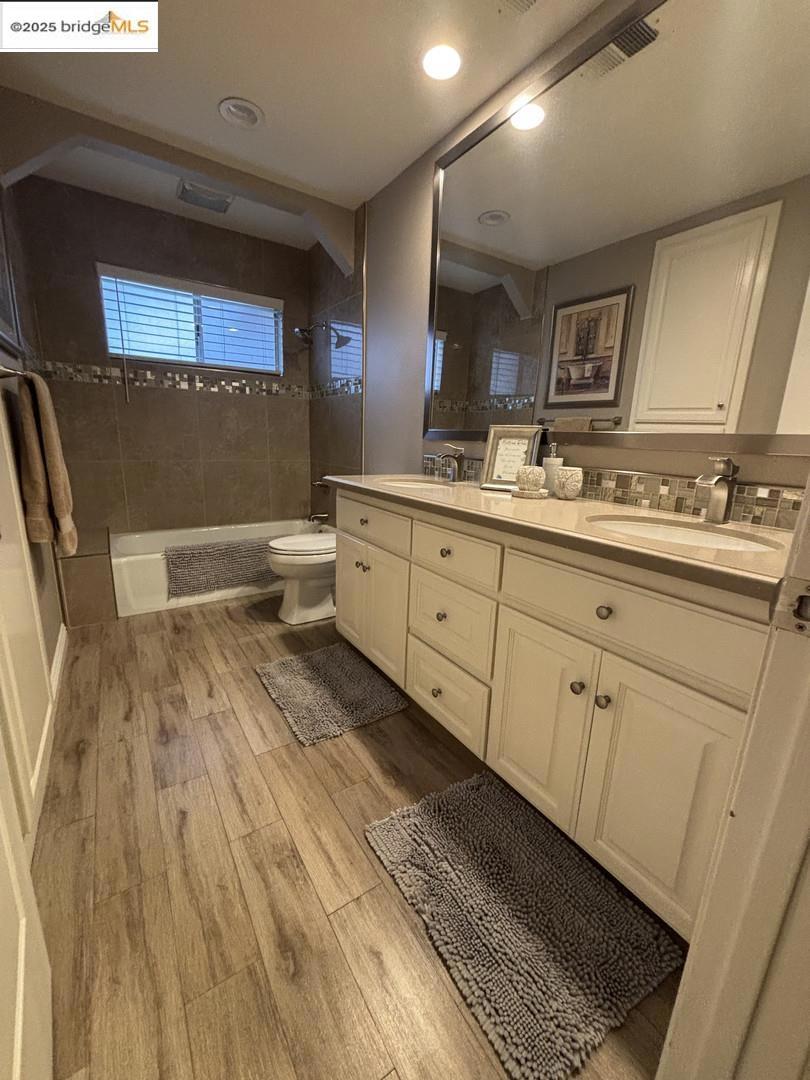 1740 S Teddy ST, Visalia, CA 93277