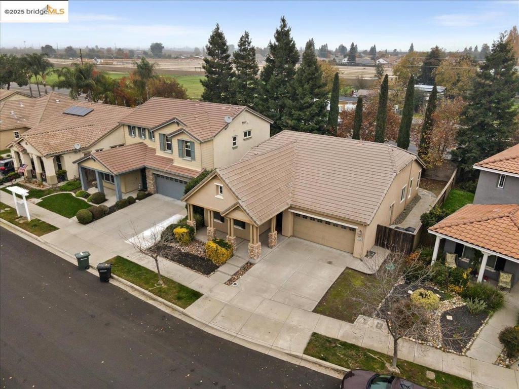 2324 Mendocino Dr, Oakdale, CA 95361