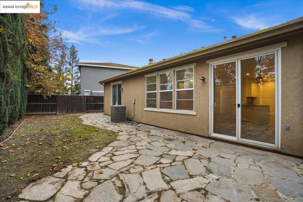 2324 Mendocino Dr, Oakdale, CA 95361