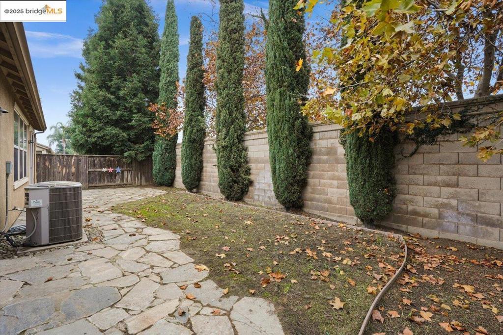 2324 Mendocino Dr, Oakdale, CA 95361