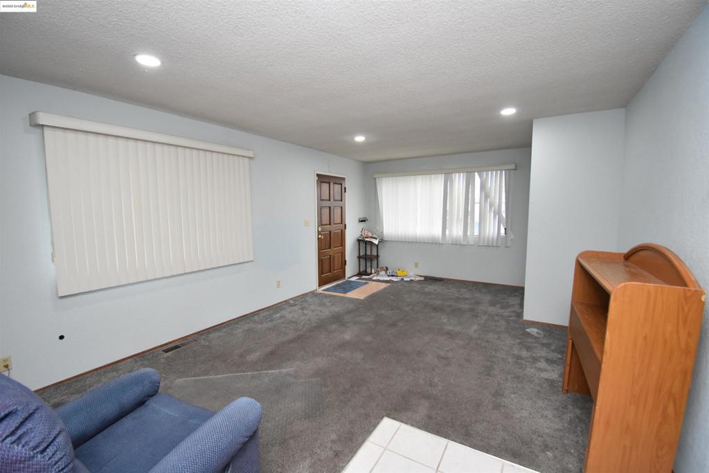 123 S Washington Ave, Manteca, CA 95336