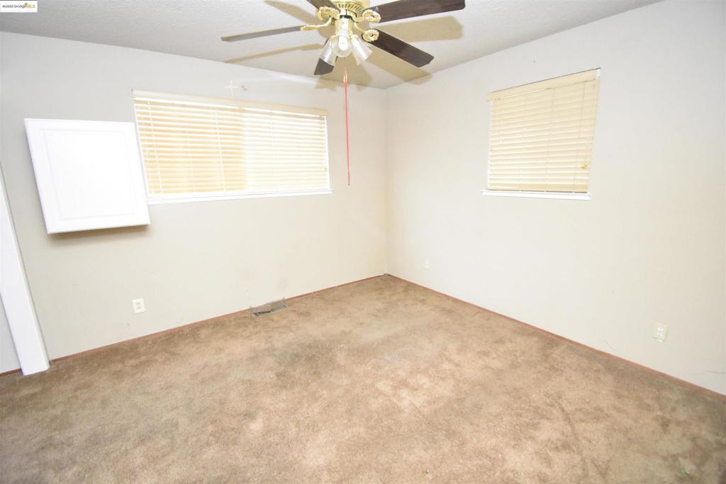 123 S Washington Ave, Manteca, CA 95336