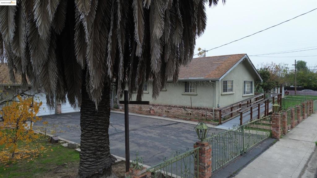 123 S Washington Ave, Manteca, CA 95336