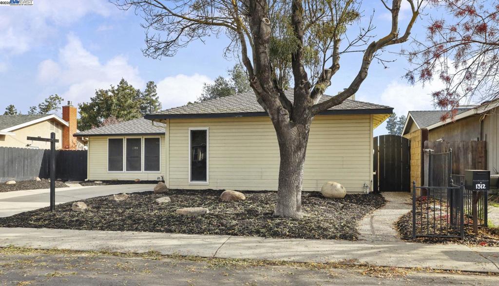 1312 Wylmawood Ln, Modesto, CA 95355