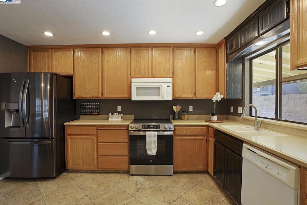 1312 Wylmawood Ln, Modesto, CA 95355