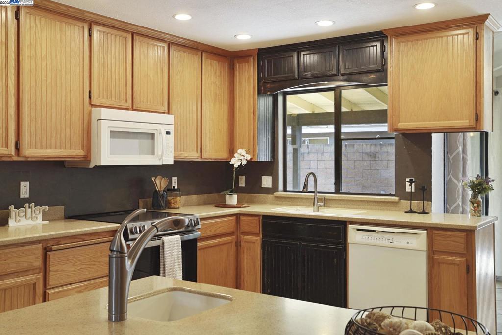 1312 Wylmawood Ln, Modesto, CA 95355