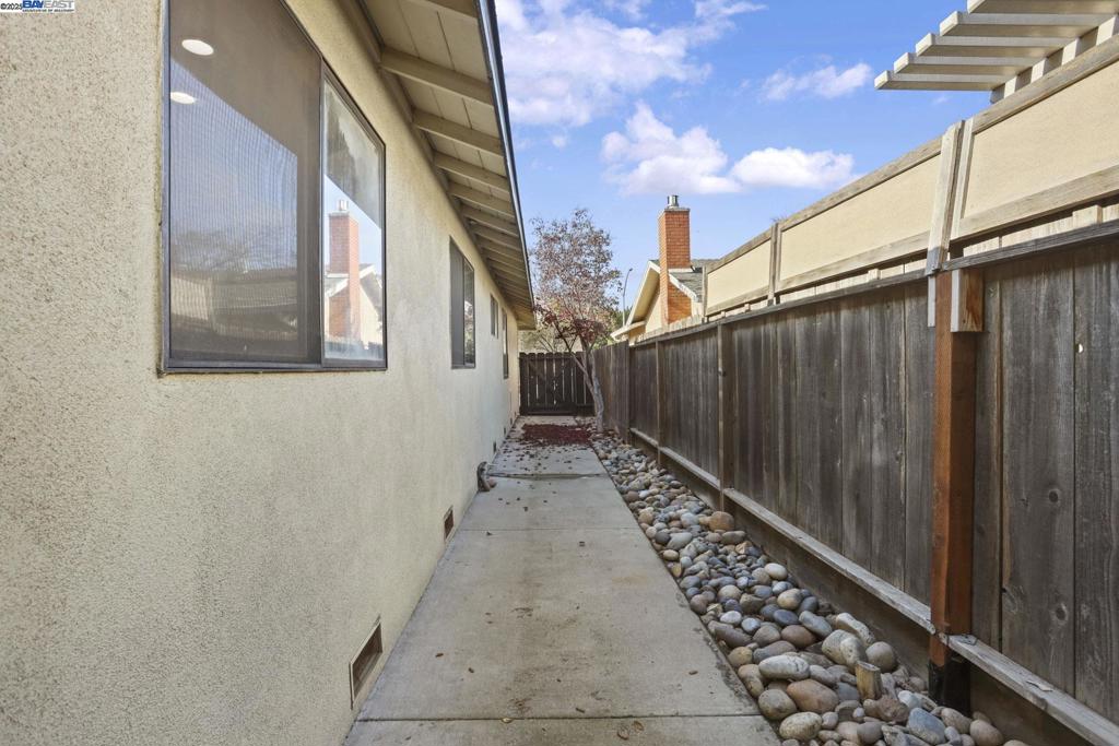 1312 Wylmawood Ln, Modesto, CA 95355