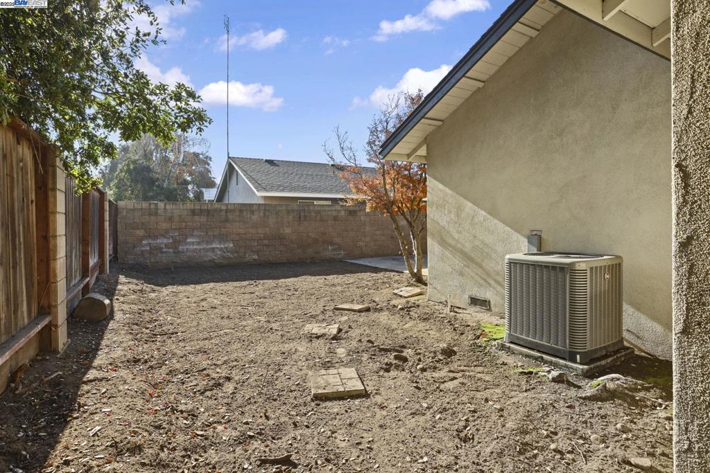 1312 Wylmawood Ln, Modesto, CA 95355