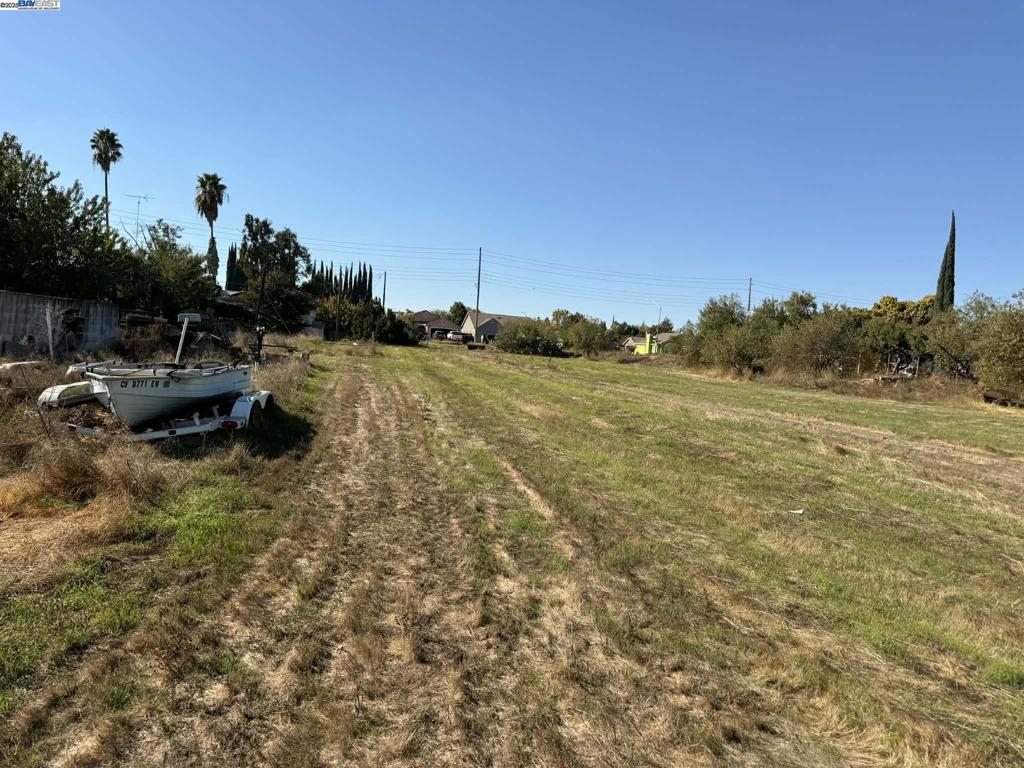 124 Yosemite Meadows Dr, Modesto, CA 95357