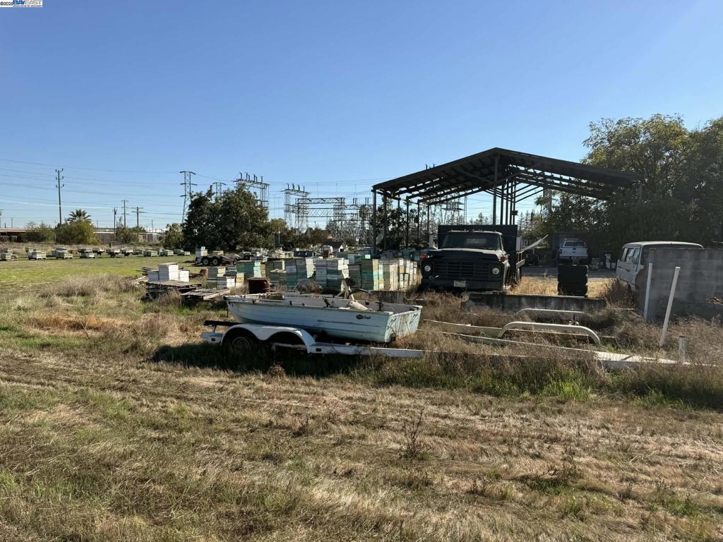 124 Yosemite Meadows Dr, Modesto, CA 95357