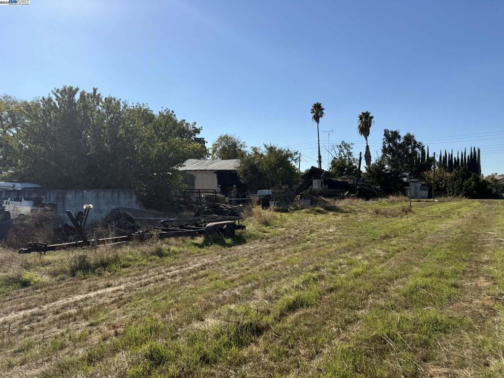 124 Yosemite Meadows Dr, Modesto, CA 95357