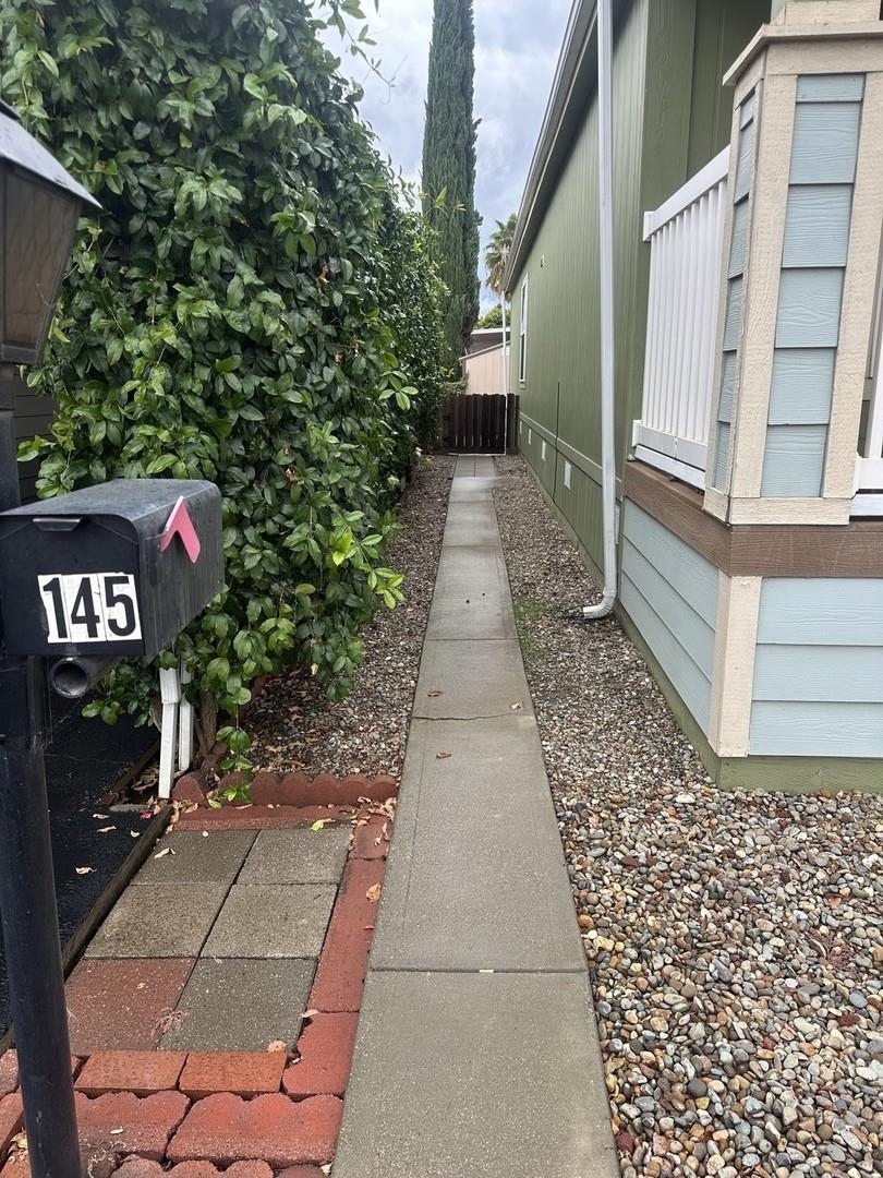 145 Dory LN, Modesto, CA 95356