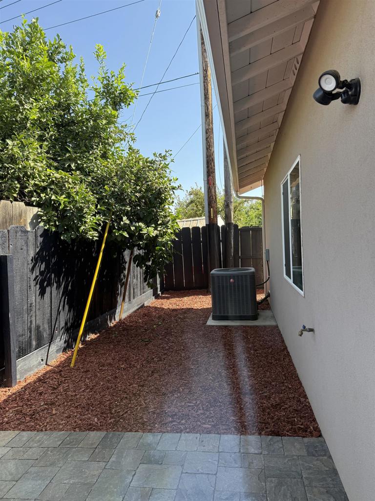 130 Mcgregor St, Merced, CA 95341