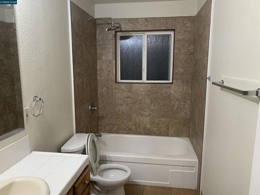 1015 Tenaya Ct, Manteca, CA 95337