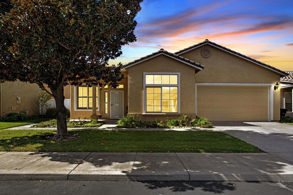 129 Little Johns Creek Dr, Oakdale, CA 95361