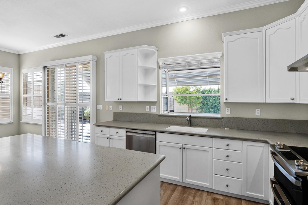 129 Little Johns Creek Dr, Oakdale, CA 95361