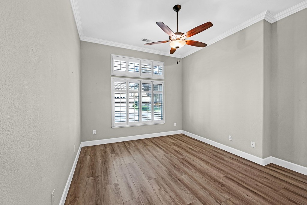 129 Little Johns Creek Dr, Oakdale, CA 95361