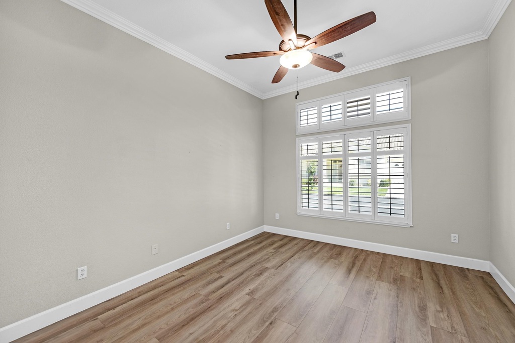 129 Little Johns Creek Dr, Oakdale, CA 95361