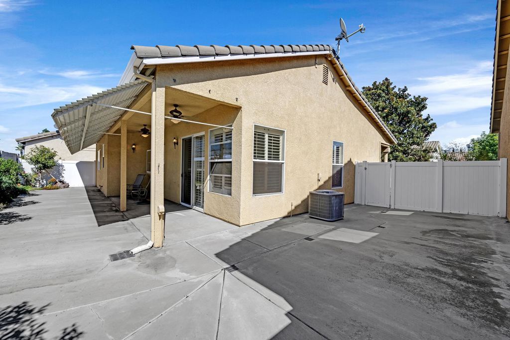 129 Little Johns Creek Dr, Oakdale, CA 95361