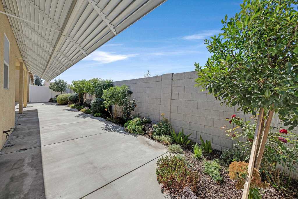 129 Little Johns Creek Dr, Oakdale, CA 95361