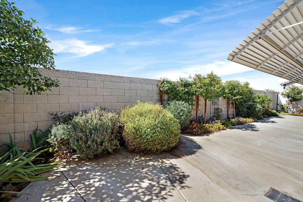 129 Little Johns Creek Dr, Oakdale, CA 95361