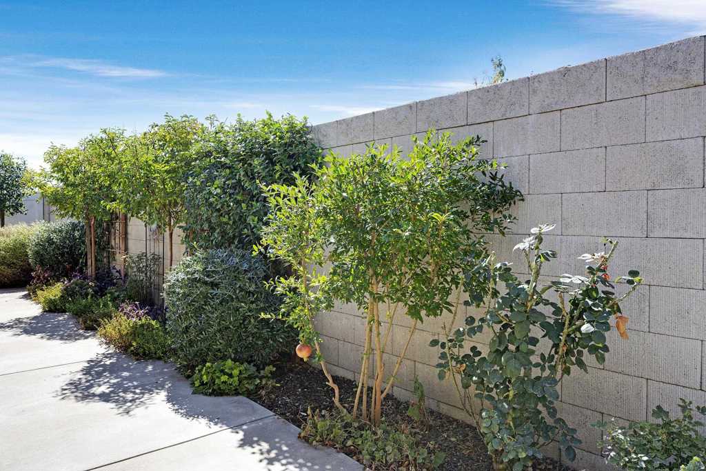 129 Little Johns Creek Dr, Oakdale, CA 95361