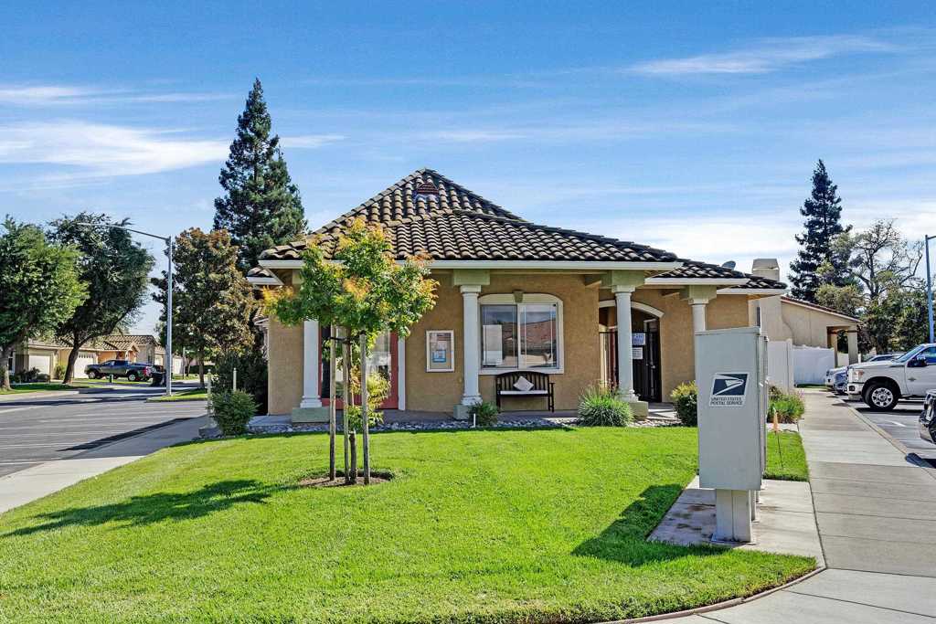 129 Little Johns Creek Dr, Oakdale, CA 95361